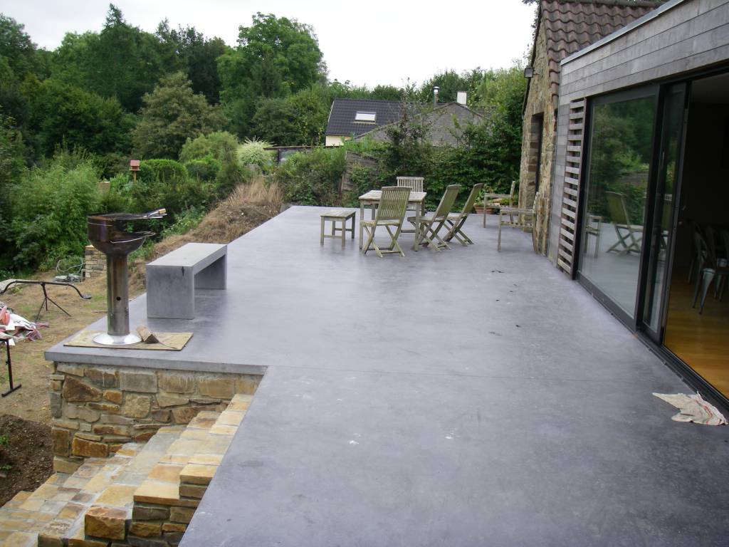 Terrasse en béton anthracite