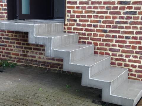 Escalier extérieur double crénelé en béton préfabriqué